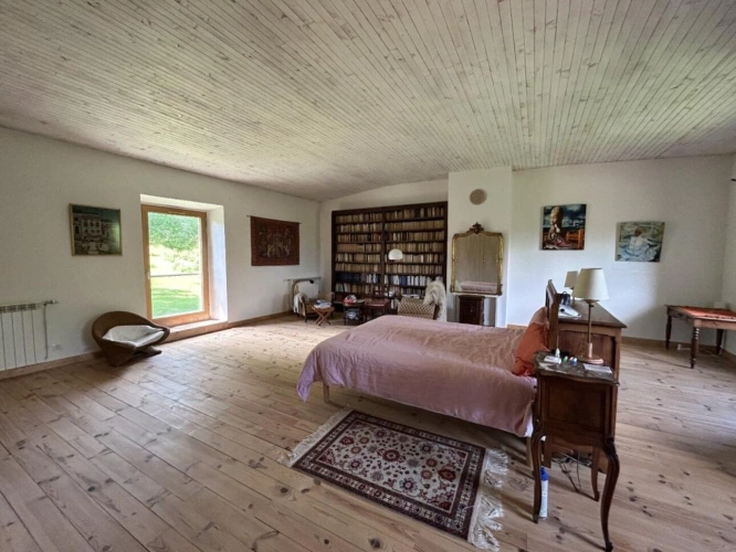 Photos 12 - Agricole - Belle maison en pierre entourée de bois et prairies de plus de 64 ha