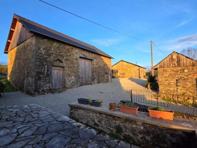 Photos 4 - Rurale - Charmante maison de village avec ces 2 belles granges