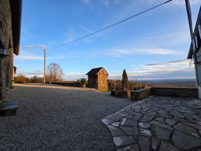 Photos 5 - Rurale - Charmante maison de village avec ces 2 belles granges