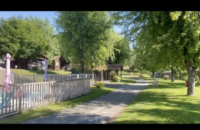 Photos 2 - Touristique - Camping paisible au coeur du village