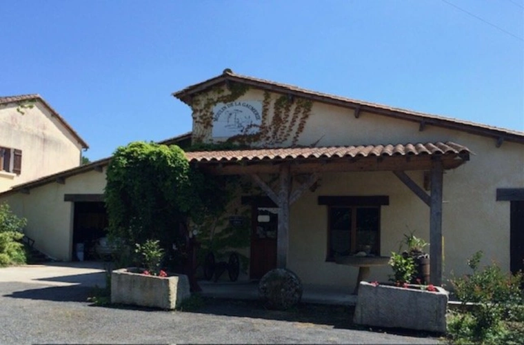 Photos 10 - Agricole - Une maison d'habitation spacieuse  avec piscine
