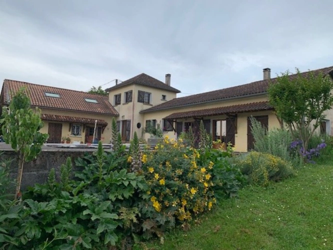 Photos 11 - Agricole - Une maison d'habitation spacieuse  avec piscine