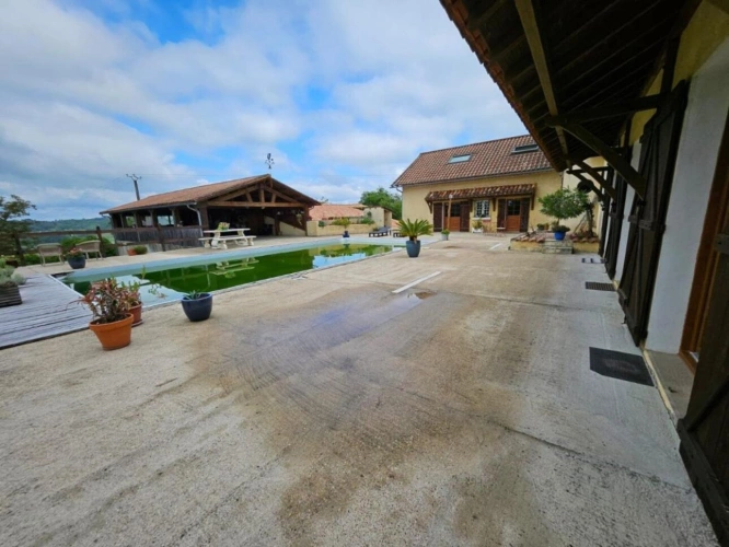 Photos 5 - Agricole - Une maison d'habitation spacieuse  avec piscine