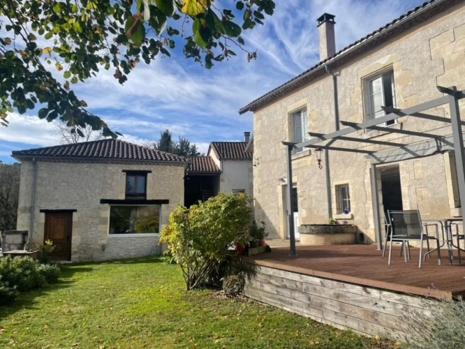 Photos 1 - Touristique - Belle propriété de charme en pierre avec gîtes, piscine et dépendances