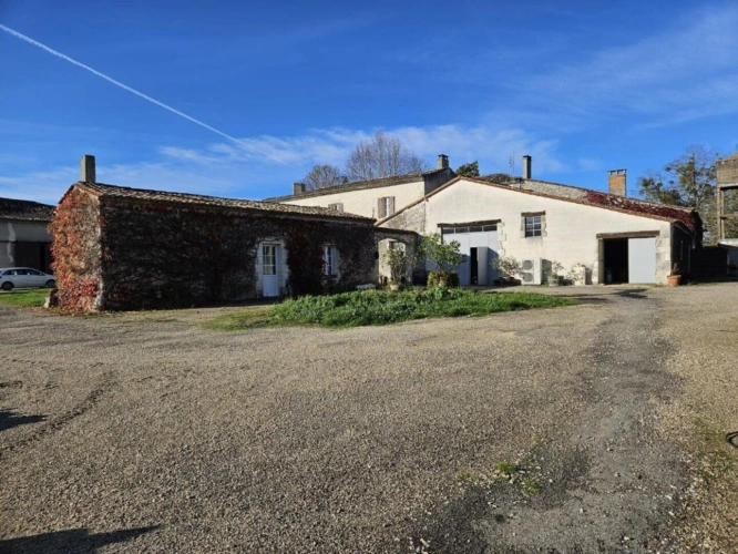 Photos 11 - Equestrian - Propriété en position dominante avec 3 logements, environ 18 Hectares- Piscine