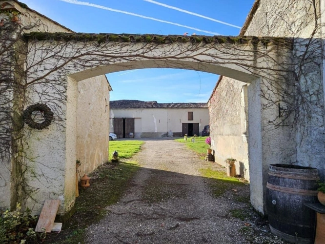Photos 12 - Equestrian - Propriété en position dominante avec 3 logements, environ 18 Hectares- Piscine