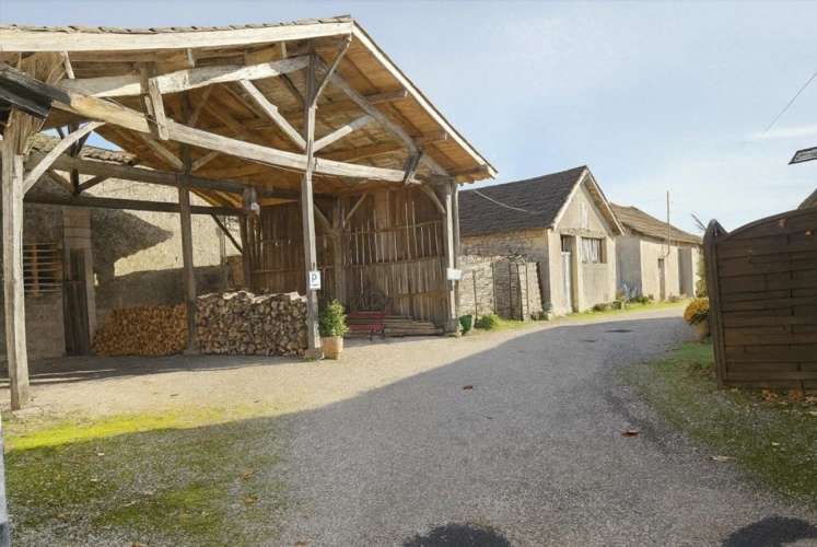 Photos 3 - Equestrian - Propriété en position dominante avec 3 logements, environ 18 Hectares- Piscine