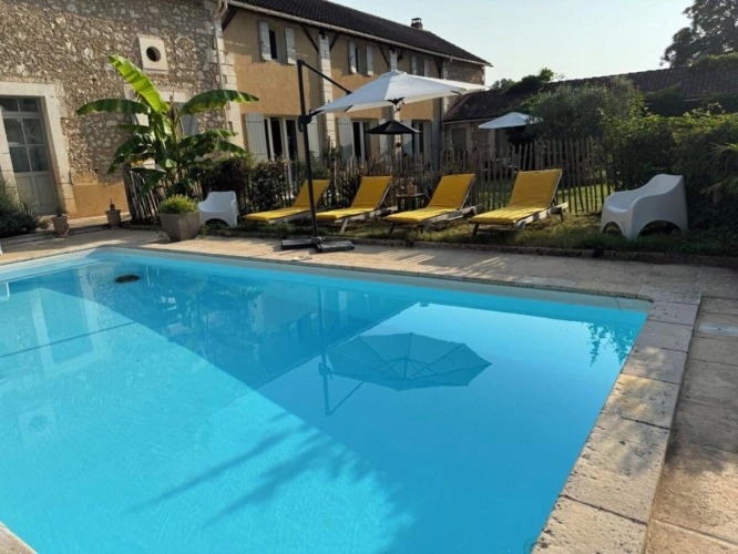 Photos 13 - Touristique - Maison en pierre avec gîte et dépendances du château avec jardin et piscine proche Périgueux