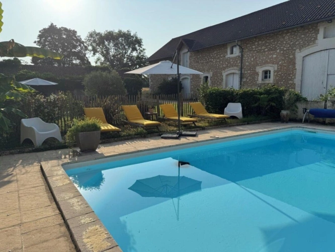 Photos 14 - Touristique - Maison en pierre avec gîte et dépendances du château avec jardin et piscine proche Périgueux