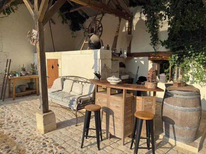 Photos 8 - Touristique - Maison en pierre avec gîte et dépendances du château avec jardin et piscine proche Périgueux