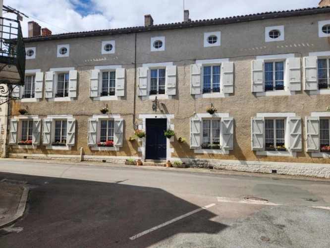 Photos 1 - Touristique - Champagne Mouton - Chambre d'hôtes avec jardin privé, piscine et parking