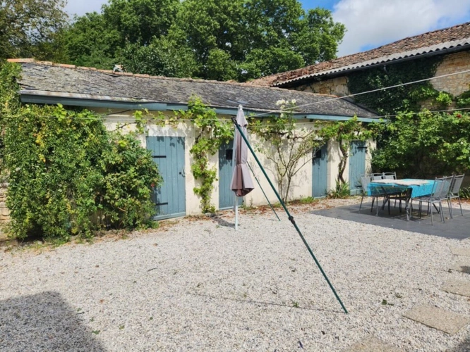 Photos 6 - Touristique - Champagne Mouton - Chambre d'hôtes avec jardin privé, piscine et parking