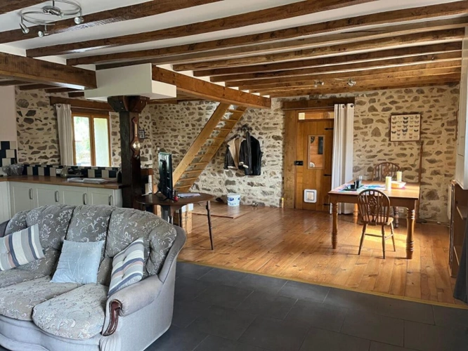 Photos 4 - Équestre - Propriété comprenant 2 maisons, une grange, des écuries, un jardin et un enclos