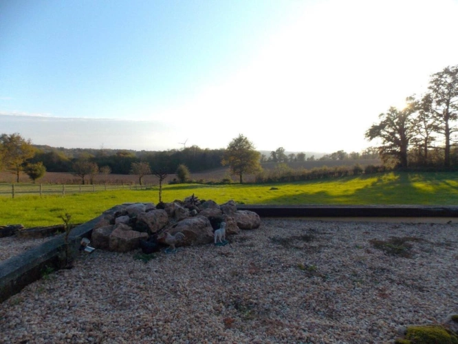 Photos 13 - Rurale - Charmante propriété individuelle en pierre rénovée avec grange, hangar, grand jardin, piscine et magnifique vue dégagée sur la campagne
