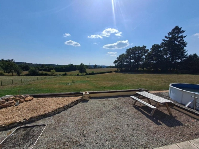 Photos 3 - Rurale - Charmante propriété individuelle en pierre rénovée avec grange, hangar, grand jardin, piscine et magnifique vue dégagée sur la campagne