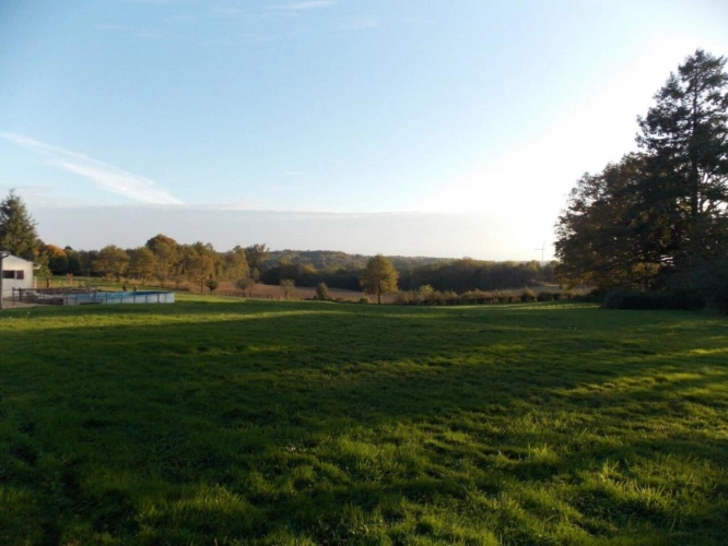 Photos 8 - Rurale - Charmante propriété individuelle en pierre rénovée avec grange, hangar, grand jardin, piscine et magnifique vue dégagée sur la campagne