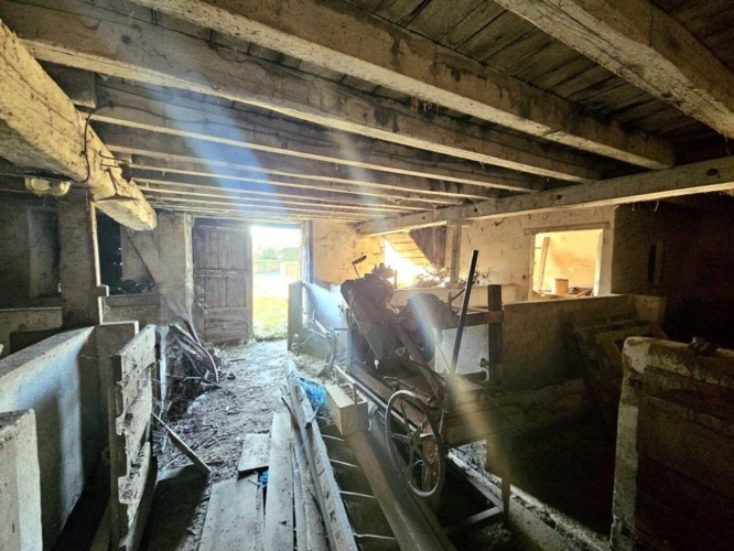Photos 9 - Rurale - Corps de ferme à rénover avec son terrain d'environ 700m²