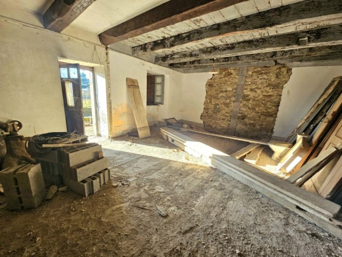 Photos 10 - Rurale - Corps de ferme à rénover avec son terrain d'environ 700m²