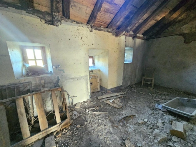 Photos 2 - Rurale - Corps de ferme à rénover avec son terrain d'environ 700m²