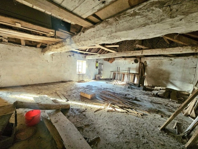 Photos 9 - Rurale - Corps de ferme à rénover avec son terrain d'environ 1 400m²