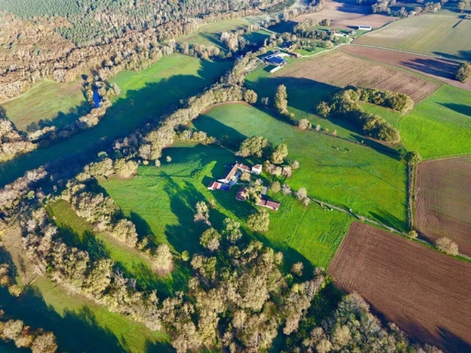 Photos 1 - Rurale - GRANDE PROPRIETE IDEALE POUR PROJET D'HEBERGEMENT