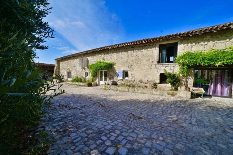Photos 3 - Rurale - GRANDE PROPRIETE IDEALE POUR PROJET D'HEBERGEMENT