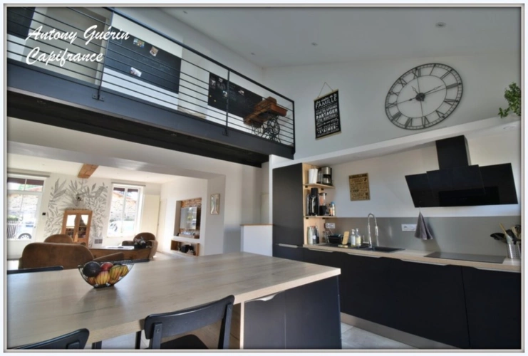 Photos 2 - Rurale - Grange rénovée de caractère avec dépendance 9 pièces-252 m² Habitable-MESNARD LA BAROTIERE
