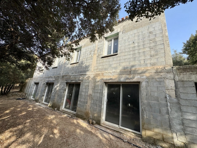 Photos 2 - Touristique - Terrain 3250 m2 avec batiment de 200m2 habitables à vendre, proche de L'ILE ROUSSE (20)