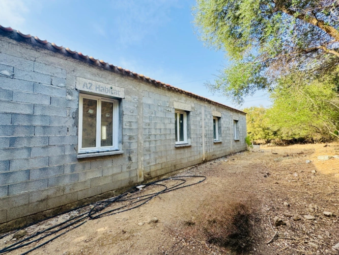 Photos 3 - Touristique - Terrain 3250 m2 avec batiment de 200m2 habitables à vendre, proche de L'ILE ROUSSE (20)