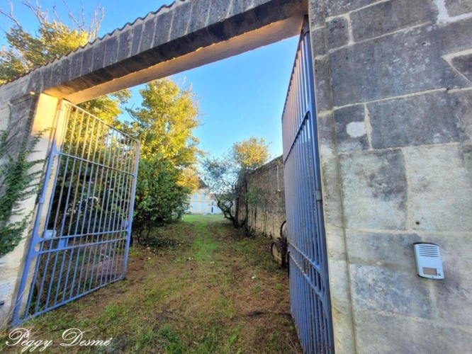 Photos 1 - Prestige - Propriété à vendre 14 pièces SAINT JEAN D'ANGELY (17) - Ancien domaine viticole, Bâti de 940 m2, Maison de maître, Dépendances