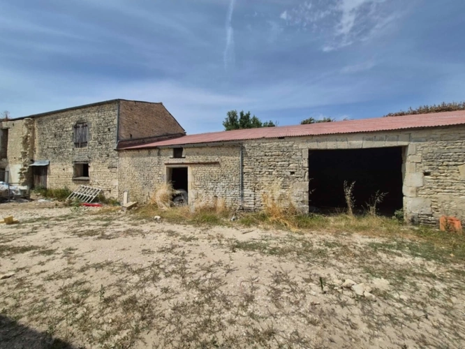 Photos 2 - Rurale - Grange à rénover PUYRAVAULT