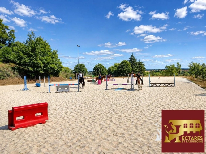 Photos 1 - Equestrian - Fonds de commerce de centre équestre / poney-club à taille humaine