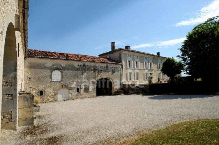 Photos 5 - Prestige - Propriete à vendre 8 pièces COGNAC (16)