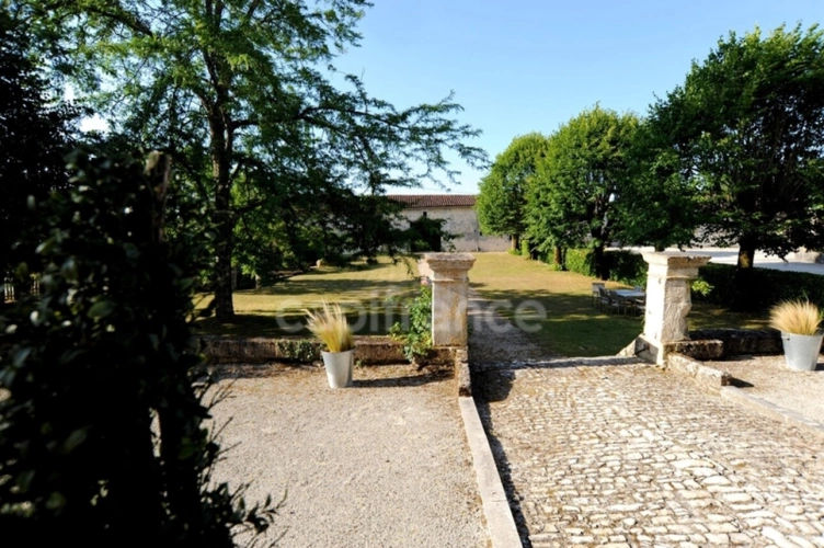 Photos 21 - Prestige - Propriete à vendre 8 pièces COGNAC (16)