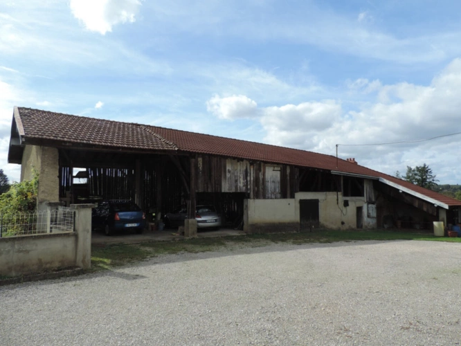 Photos 1 - Rurale - Dpt Ain (01), à vendre MONTAGNAT, propriété à rénover avec maison de 84 m² et dépendance de 170 m² - Terrain de 2 300 m²