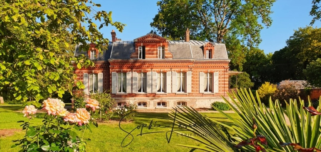 Photos 1 - Prestige - Demeure de caractère à vendre à Bézu-Saint-Éloi – 9 pièces, 5 chambres, parc de près de 6 000 m² avec maison d'amis et espace bien-être