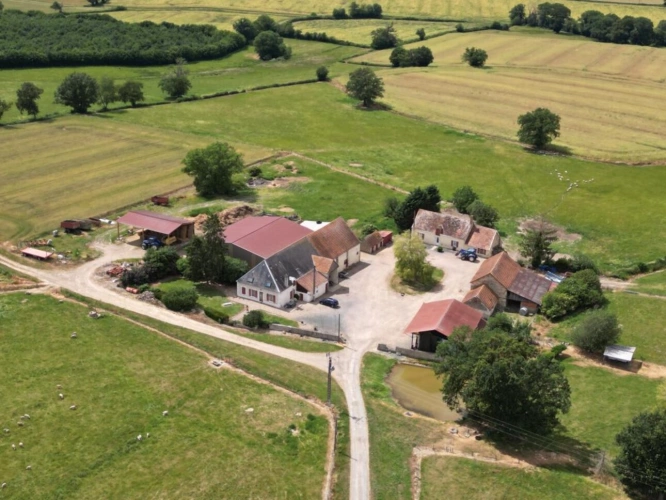 Photos 2 - Rural - Exploitation agricole de 100 ha avec gîte, bâtiments d'éleva
