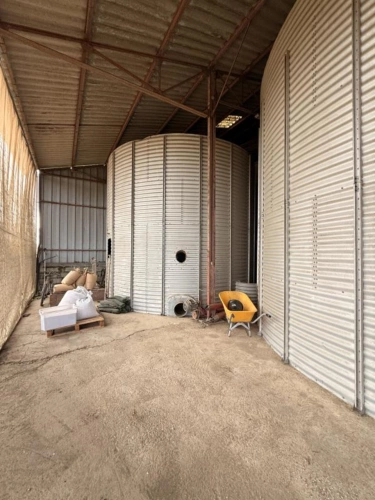 Photos 2 - Rural - agricultural shed and 1000-tonne storage