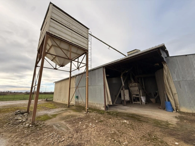 Photos 8 - Rural - agricultural shed and 1000-tonne storage