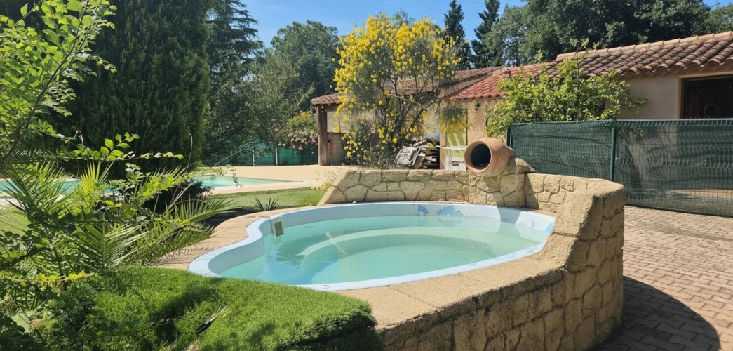 Photos 6 - Touristique - domaine  avec Gîtes, deux maisons et roulotte