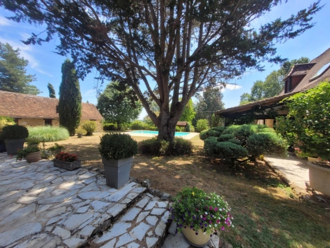 Photos 4 - Touristique - Propriete à vendre 15 pièces LA DOUZE (24)