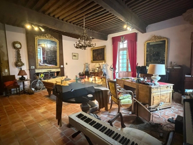 Photos 4 - Prestige - MARCIAC(32): ancienne SEIGNEURIE avec BEAU CHATEAU XIV sur 3,5ha, cachée, au bout du chemin, sans voisin, en campagne, 500m2 habitables, piscine chauffée, découvrez les riches heures des seigneurs