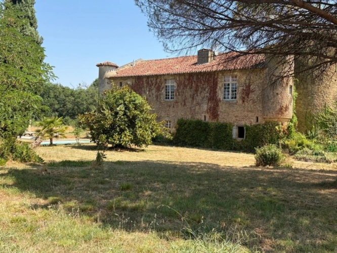 Photos 6 - Prestige - MARCIAC(32): ancienne SEIGNEURIE avec BEAU CHATEAU XIV sur 3,5ha, cachée, au bout du chemin, sans voisin, en campagne, 500m2 habitables, piscine chauffée, découvrez les riches heures des seigneurs