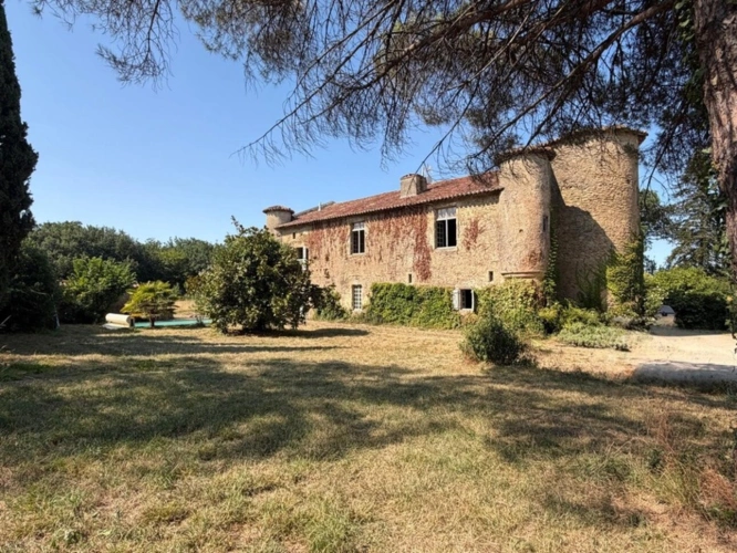 Photos 17 - Prestige - MARCIAC(32): ancienne SEIGNEURIE avec BEAU CHATEAU XIV sur 3,5ha, cachée, au bout du chemin, sans voisin, en campagne, 500m2 habitables, piscine chauffée, découvrez les riches heures des seigneurs