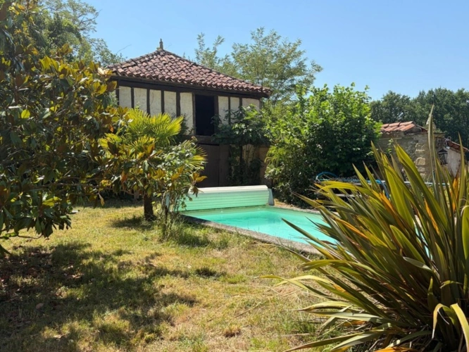 Photos 22 - Prestige - MARCIAC(32): ancienne SEIGNEURIE avec BEAU CHATEAU XIV sur 3,5ha, cachée, au bout du chemin, sans voisin, en campagne, 500m2 habitables, piscine chauffée, découvrez les riches heures des seigneurs