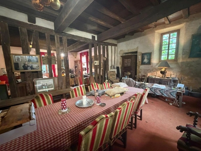Photos 29 - Prestige - MARCIAC(32): ancienne SEIGNEURIE avec BEAU CHATEAU XIV sur 3,5ha, cachée, au bout du chemin, sans voisin, en campagne, 500m2 habitables, piscine chauffée, découvrez les riches heures des seigneurs