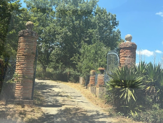 Photos 34 - Prestige - MARCIAC(32): ancienne SEIGNEURIE avec BEAU CHATEAU XIV sur 3,5ha, cachée, au bout du chemin, sans voisin, en campagne, 500m2 habitables, piscine chauffée, découvrez les riches heures des seigneurs