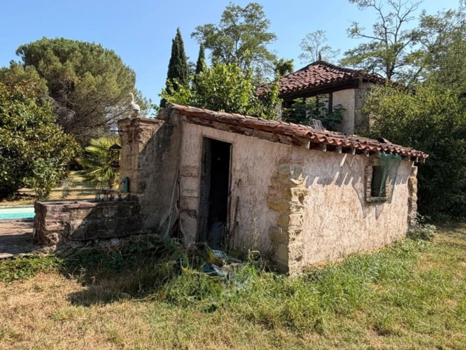 Photos 55 - Prestige - MARCIAC(32): ancienne SEIGNEURIE avec BEAU CHATEAU XIV sur 3,5ha, cachée, au bout du chemin, sans voisin, en campagne, 500m2 habitables, piscine chauffée, découvrez les riches heures des seigneurs