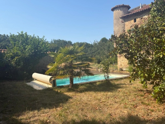 Photos 60 - Prestige - MARCIAC(32): ancienne SEIGNEURIE avec BEAU CHATEAU XIV sur 3,5ha, cachée, au bout du chemin, sans voisin, en campagne, 500m2 habitables, piscine chauffée, découvrez les riches heures des seigneurs