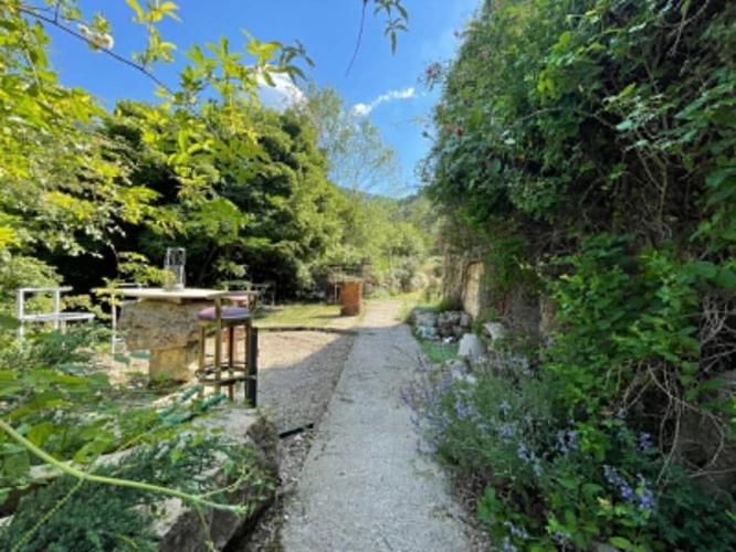 Photos 9 - Touristique - Propriété en pierres avec 2 maisons et 3 hectares de terrain – La Piarre (05)